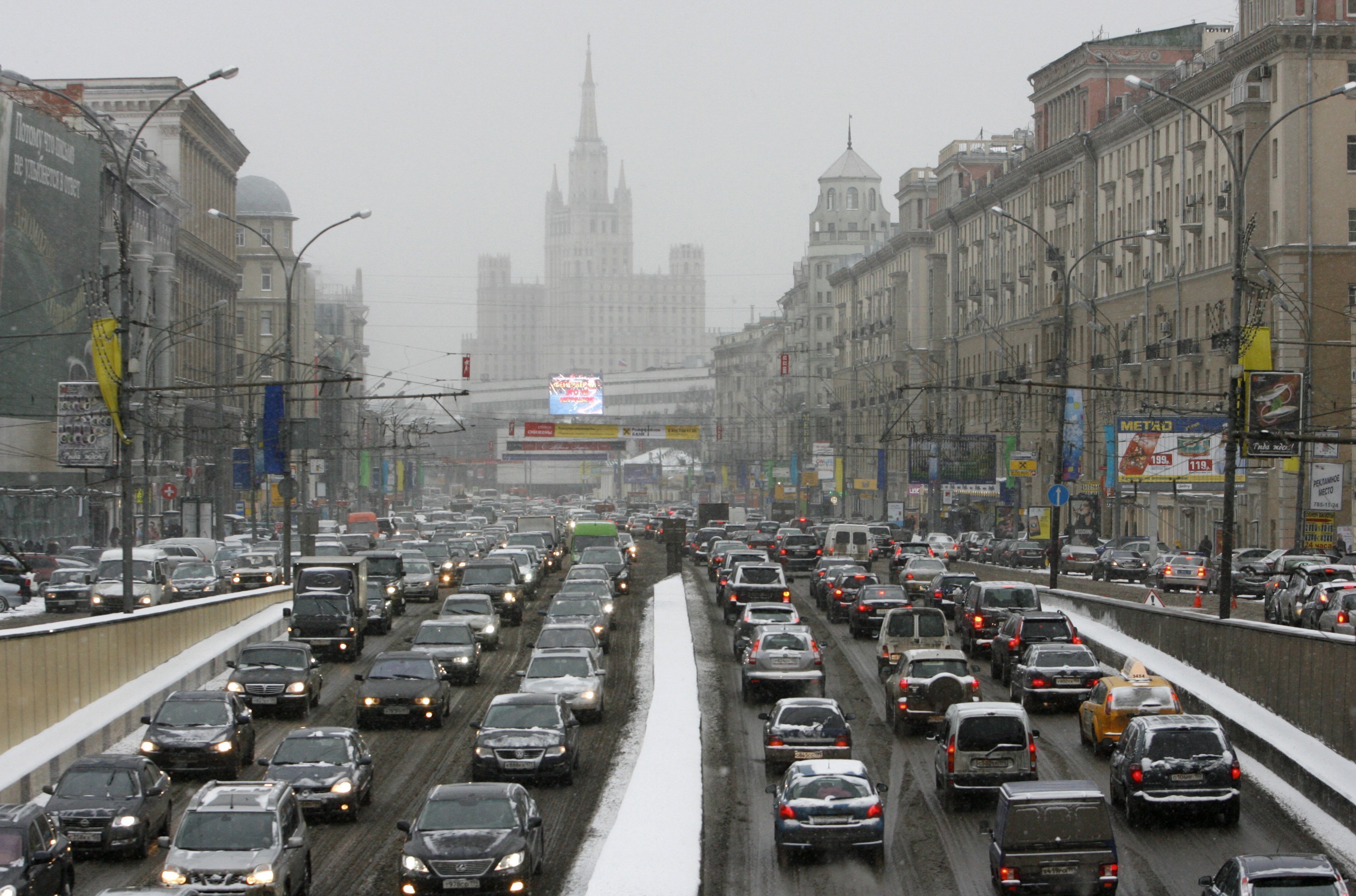 В Москве стало еще меньше московских машин