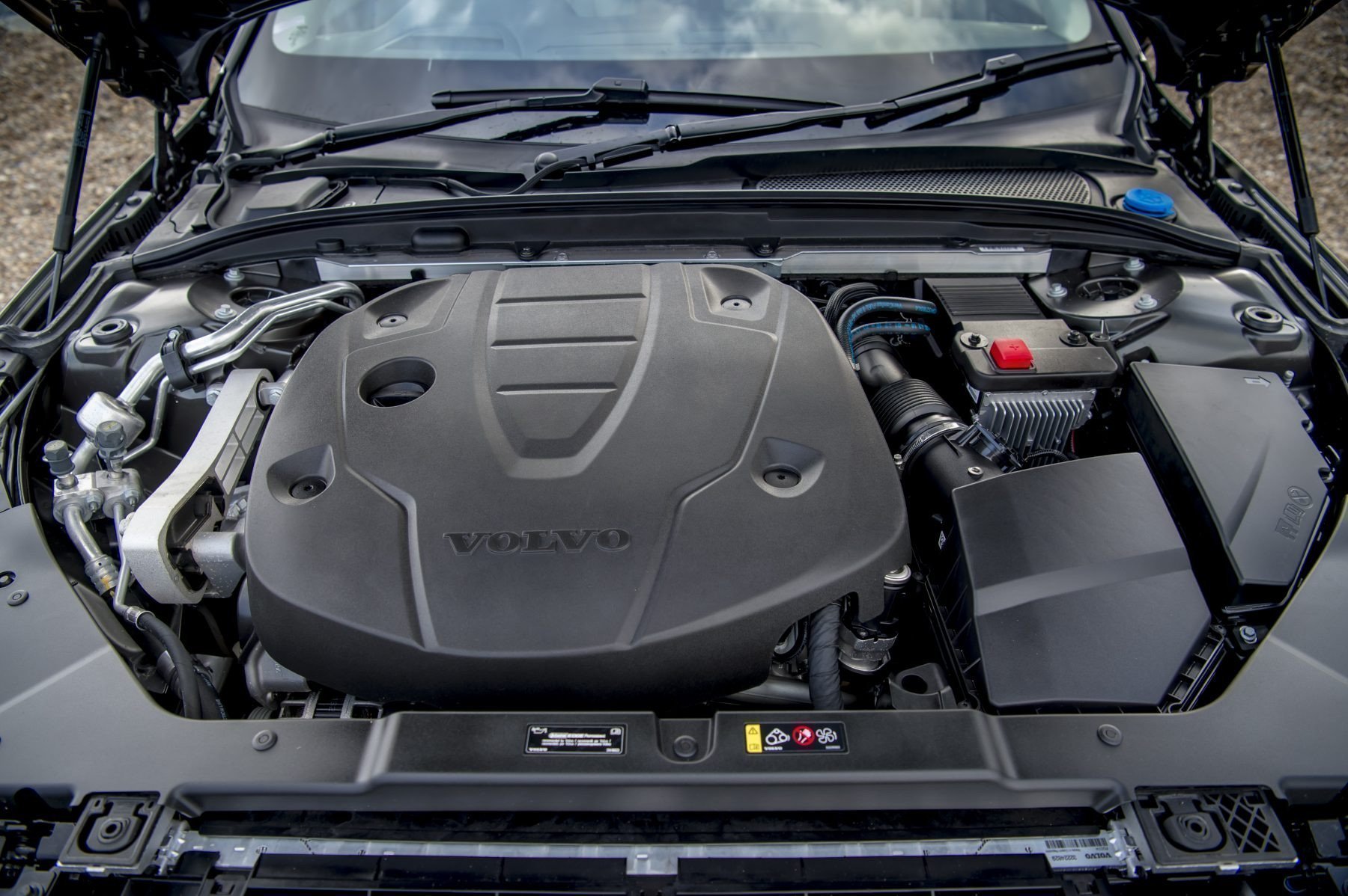 Volvo s60 двигатели. Volvo v60 engine. Моторный отсек Вольво v60. Xc60 мотор. Volvo s80 2021 движок.