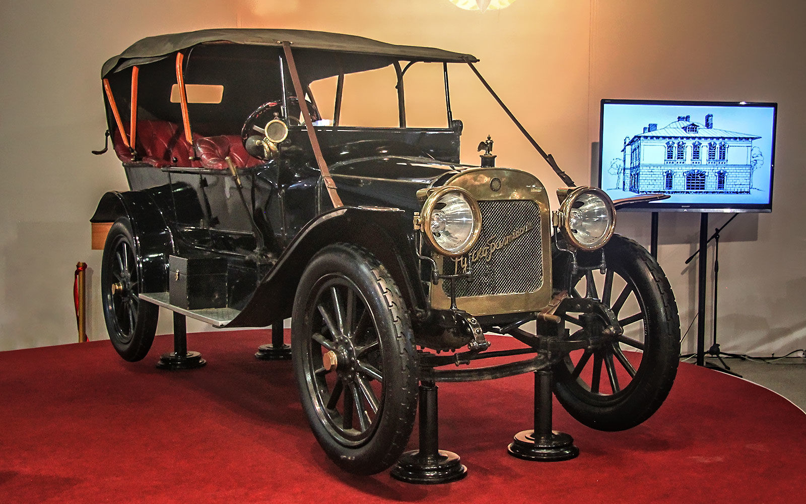 Первые машины как называются. Руссо-Балт с-24/30. Автомобили 1915 года завода «Руссо-Балт". Автомобили Российской империи Руссо Балт. Автомобиль Руссо-Балт 1909.