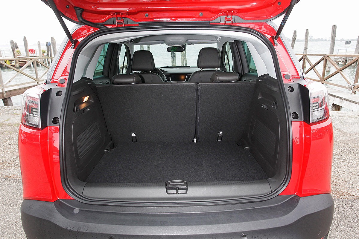 Opel Crossland X багажник 410 литров