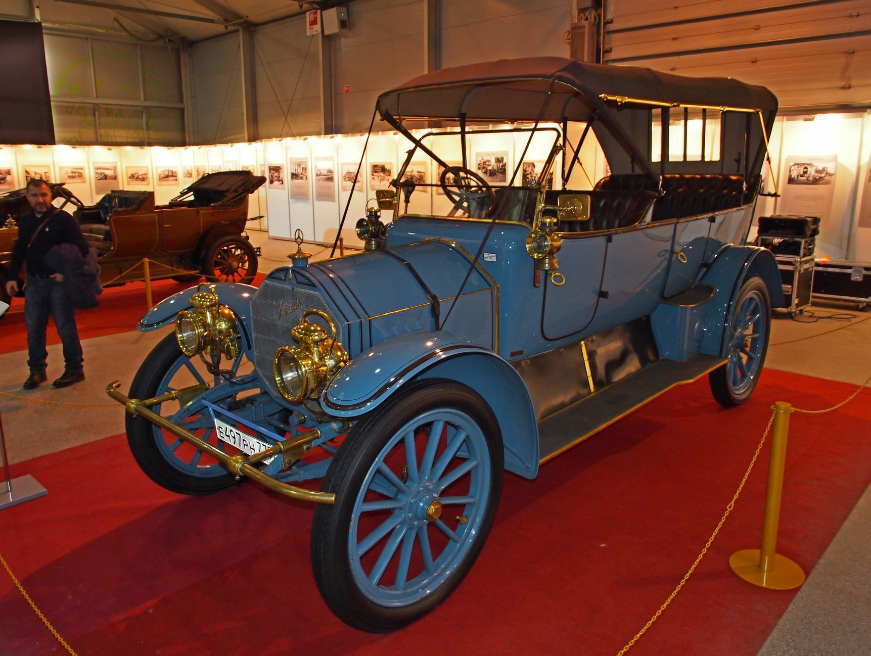 Ретро автомобиль Mercedes 22/50PS по меркам 1912 года