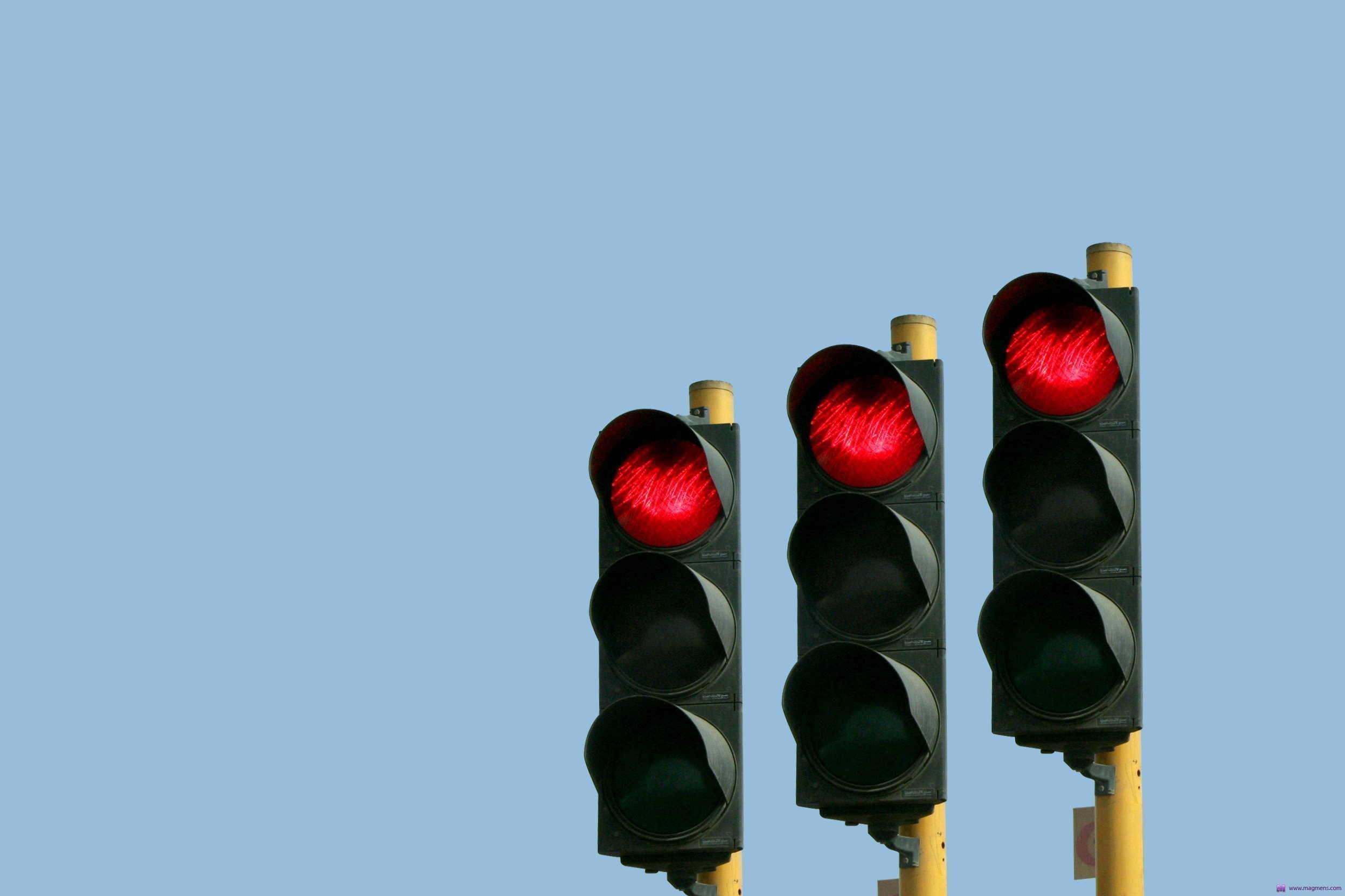 Traffic light red. Красный светофор. Красный свет светофора. Желтый свет светофора. Сигналы светофора.